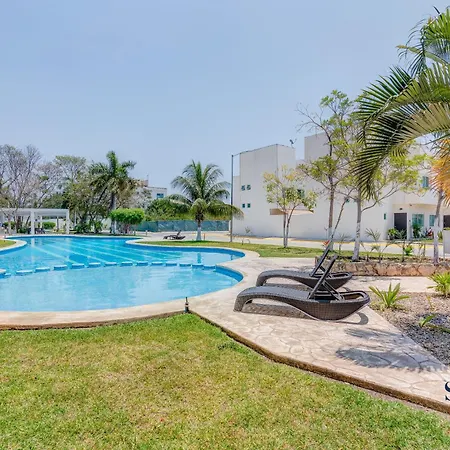 Private Roof With Bbq Shared Pool And Playground Apartment